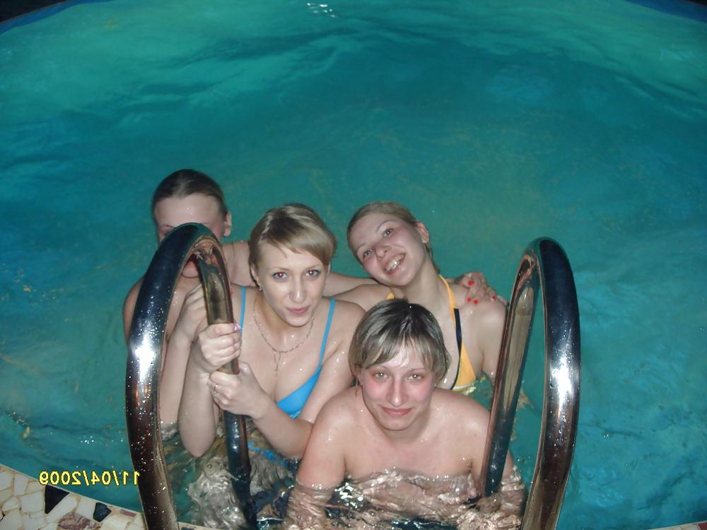 19P POOL BITCHES