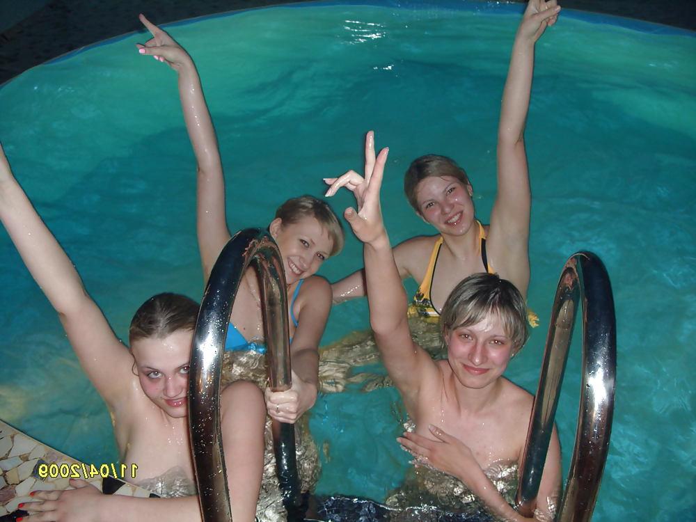 19P POOL BITCHES