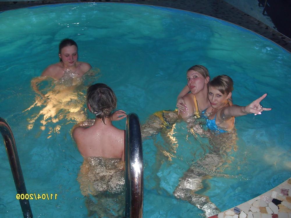 19P POOL BITCHES