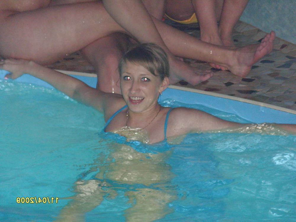 19P POOL BITCHES