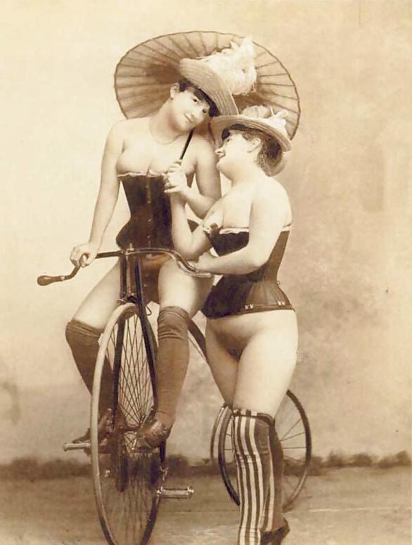 25P Vintage Erotica
