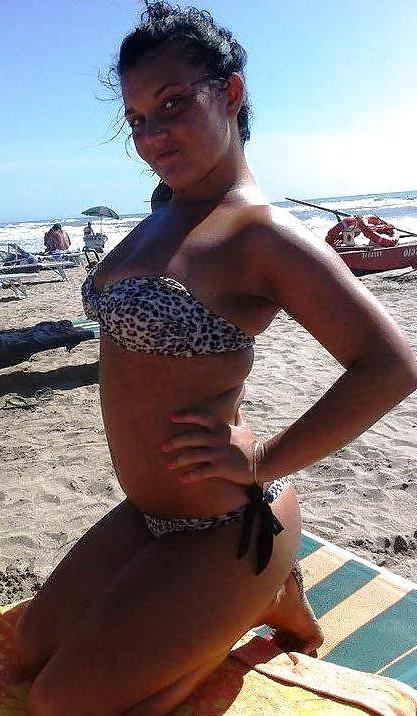 25P Italian girl: Elenora