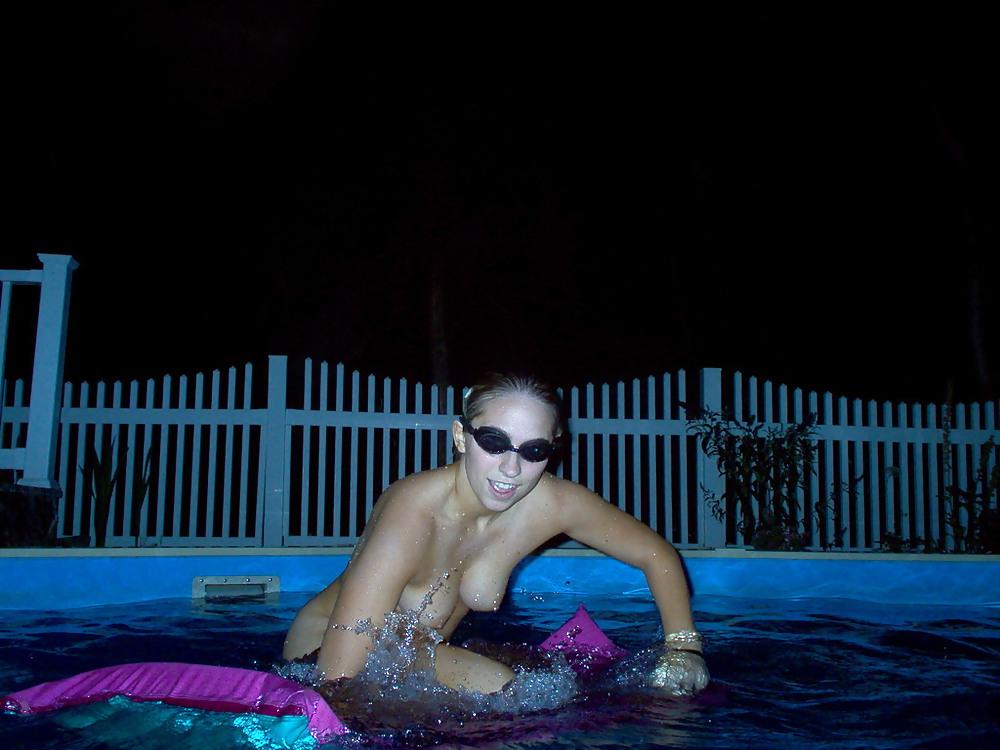 10P Pool Party