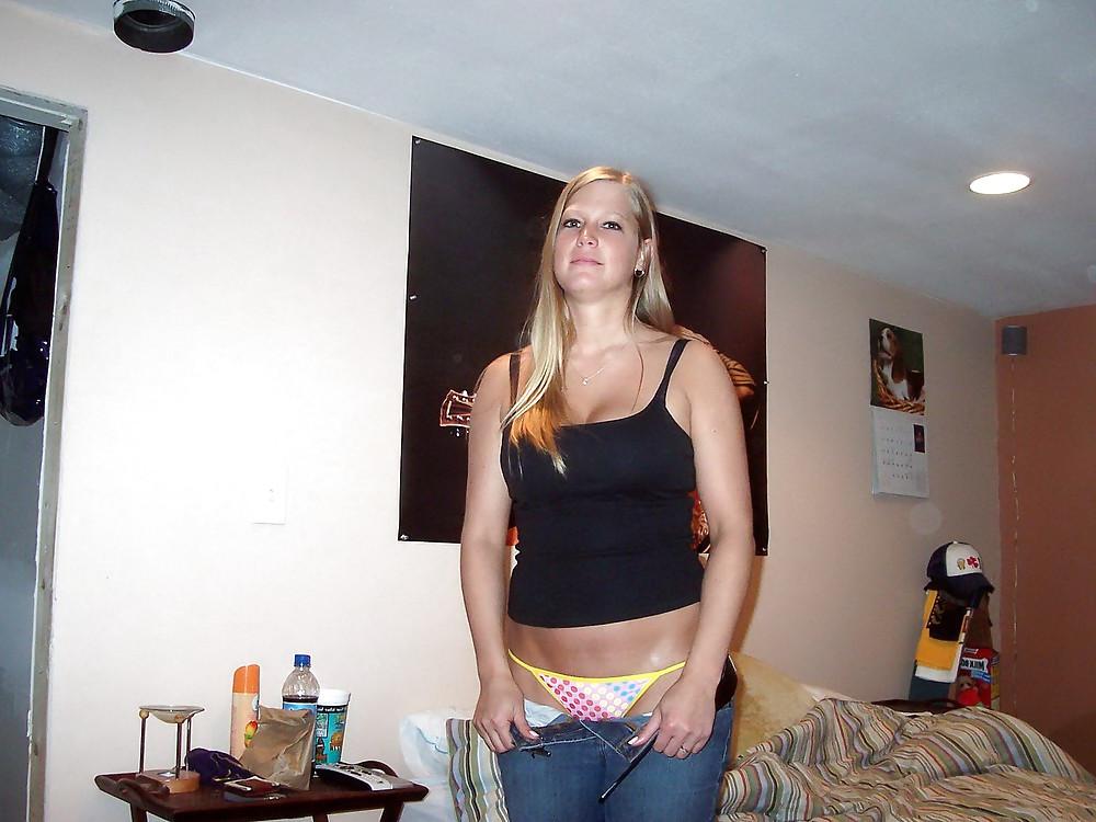 22P BLONDE WHORE POSING HORNY