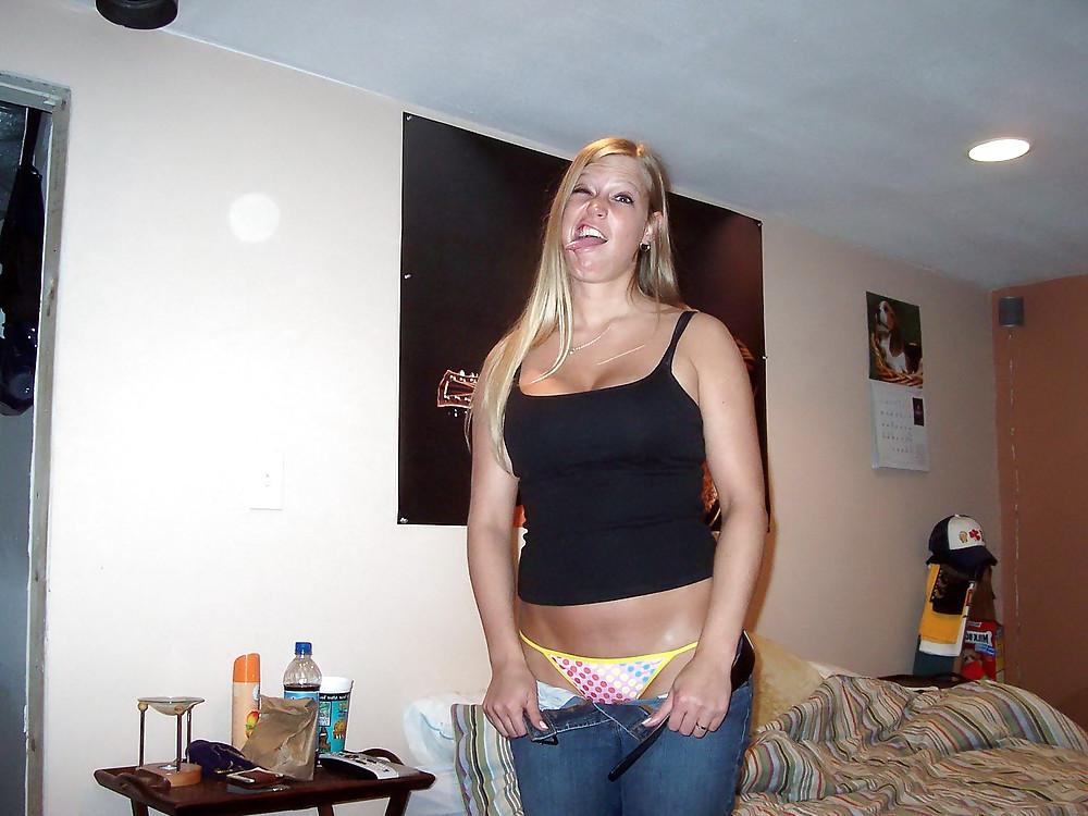 22P BLONDE WHORE POSING HORNY