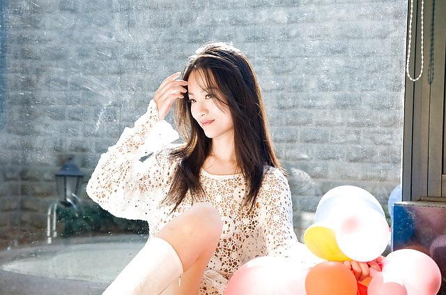 11P Balloon Girl