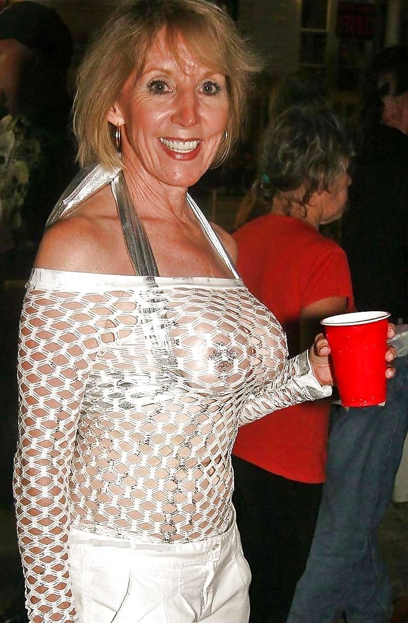 25P 105 exhibitionist girls 