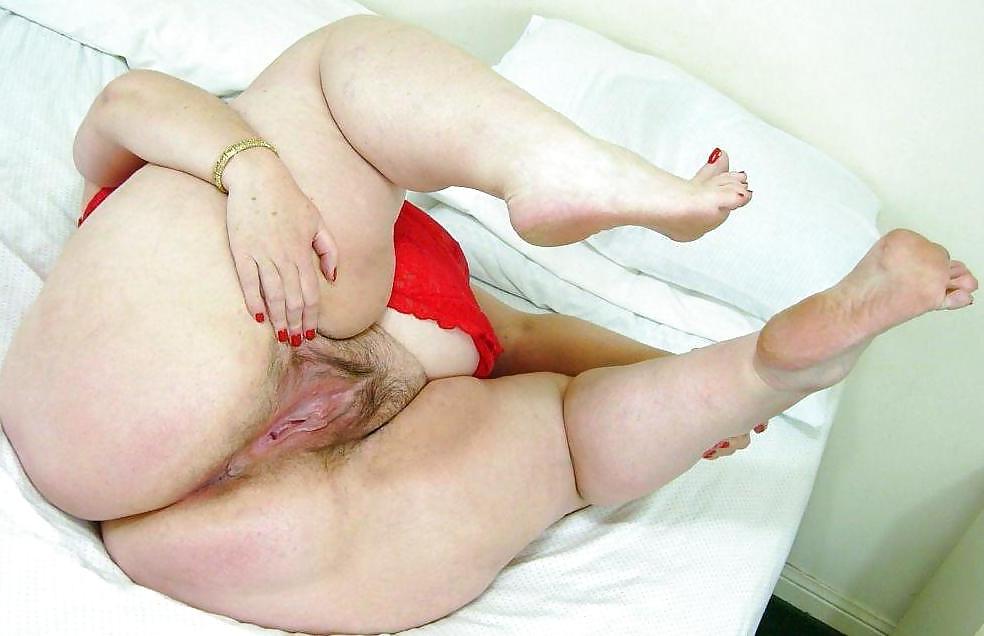 25P Mature in stockings