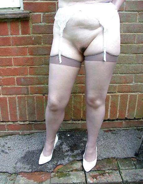 25P Mature in stockings