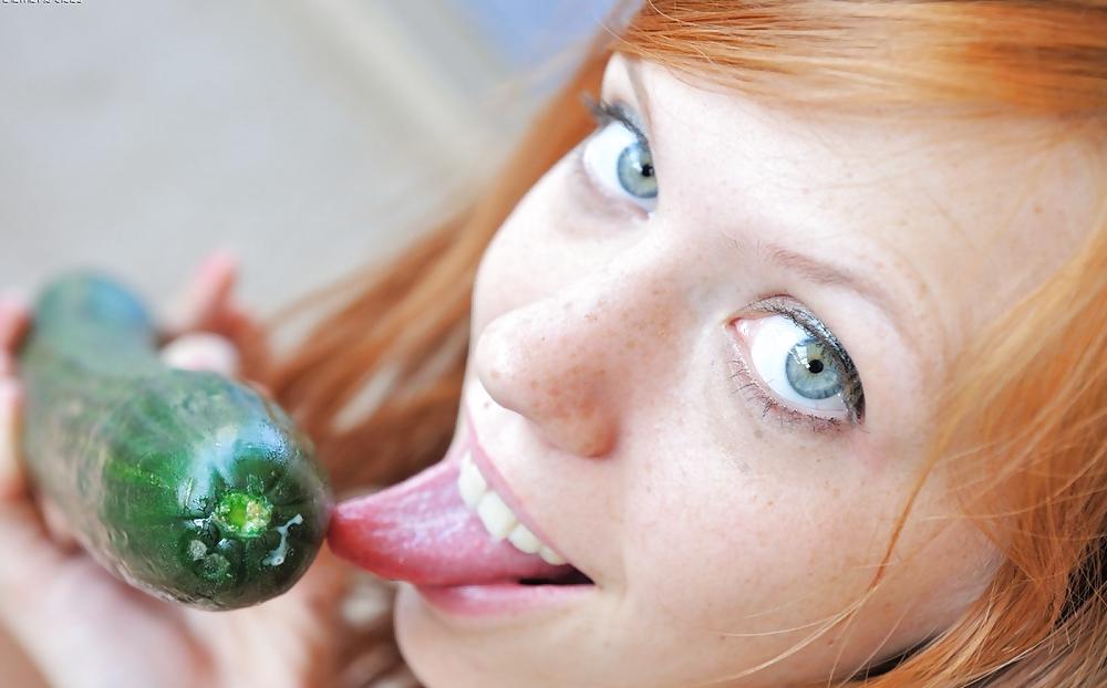 11P Lesbian cucumber love