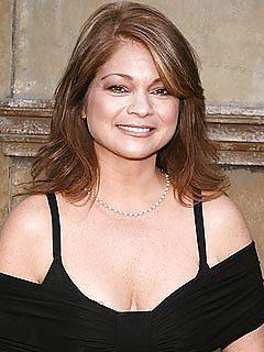 25P Valerie Bertinelli---non nude