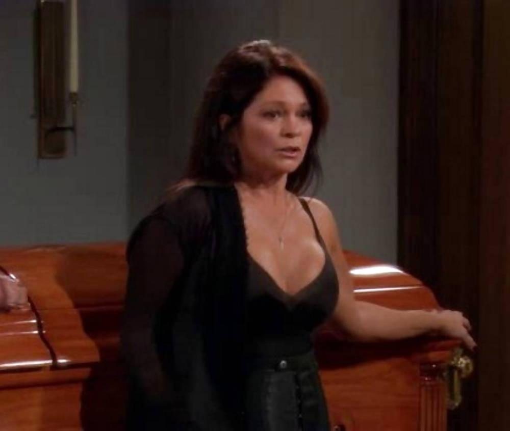 25P Valerie Bertinelli---non nude