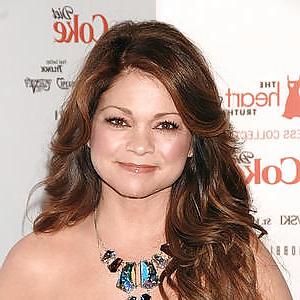 25P Valerie Bertinelli---non nude