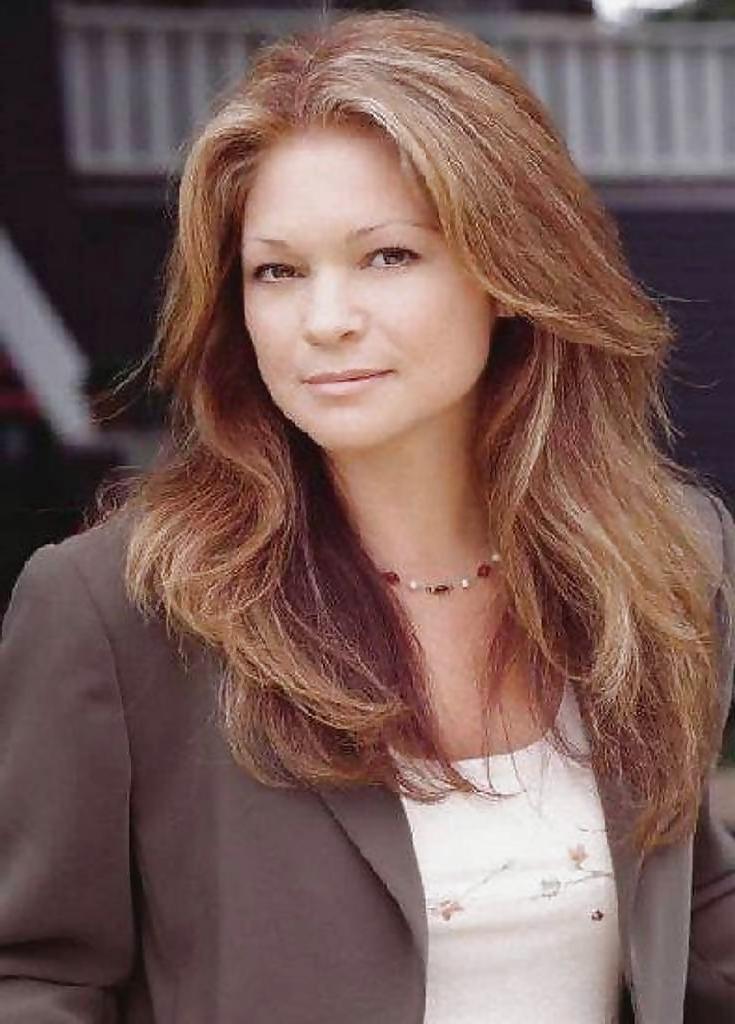 25P Valerie Bertinelli---non nude
