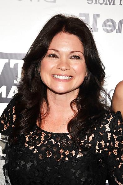 25P Valerie Bertinelli---non nude