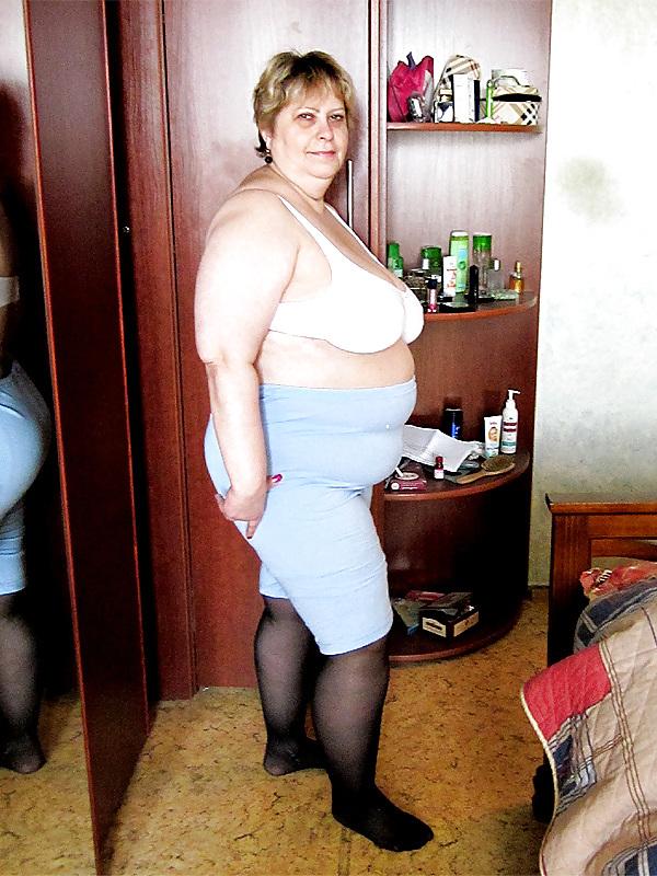 16P Mature women in knickers!
