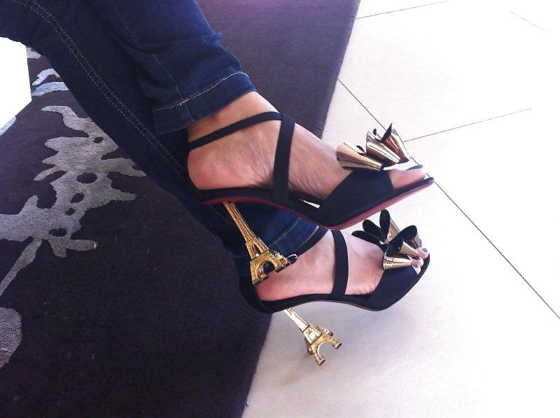 25P Caterina Balivo Feet