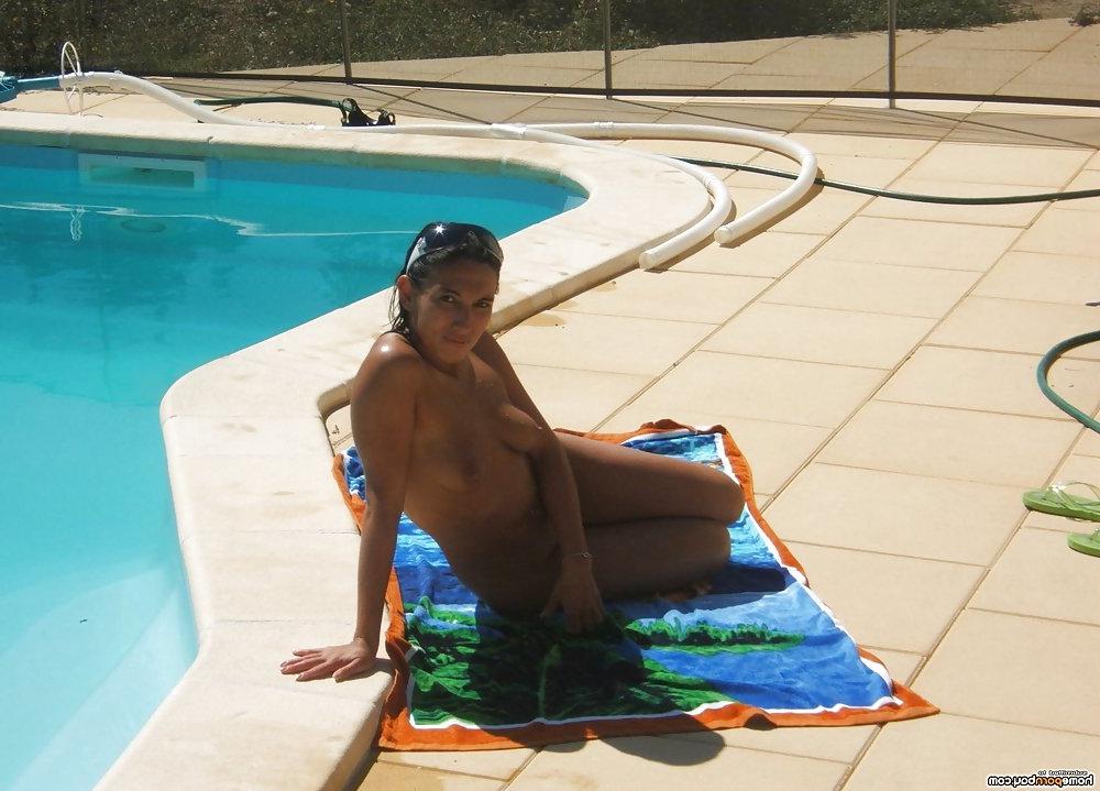 8P Tanned angel showing off