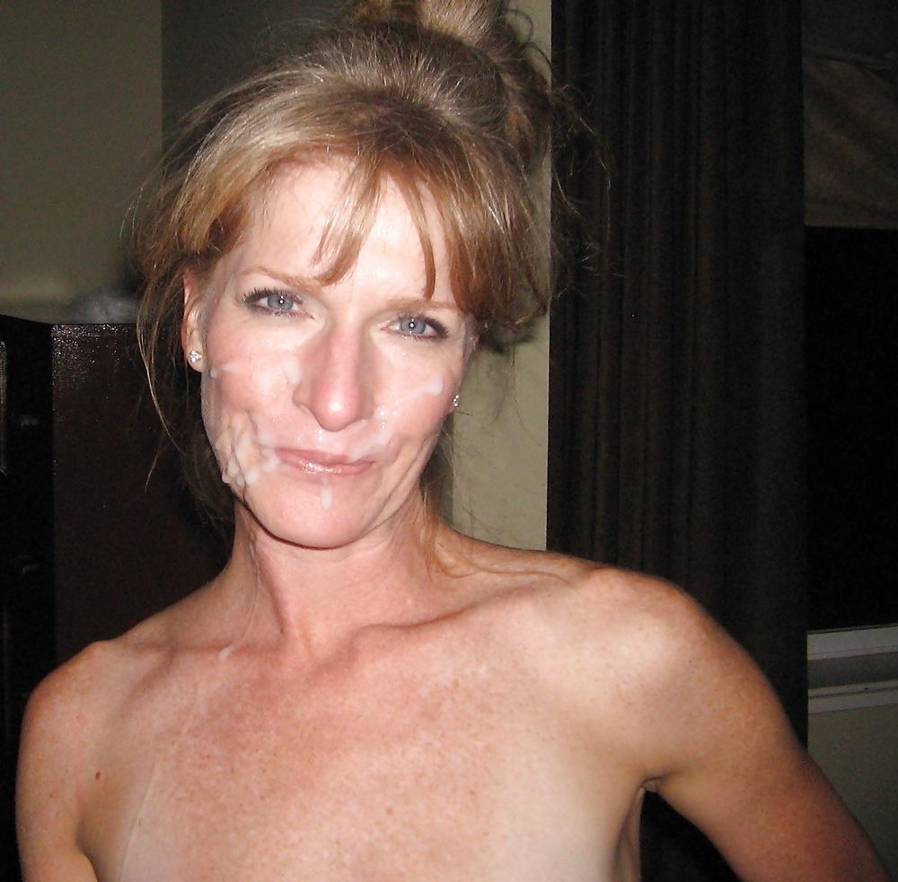25P MILF POSING BLONDE