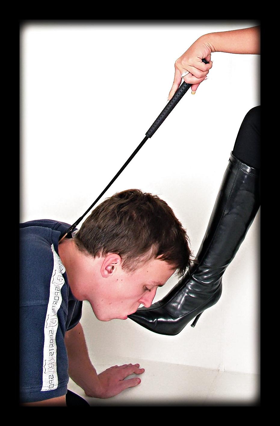 25P Sucking and licking her heels