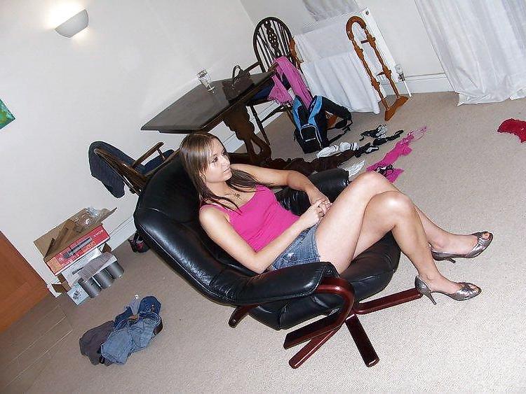 25P AMATEURE - BLONDE GIRL POSING