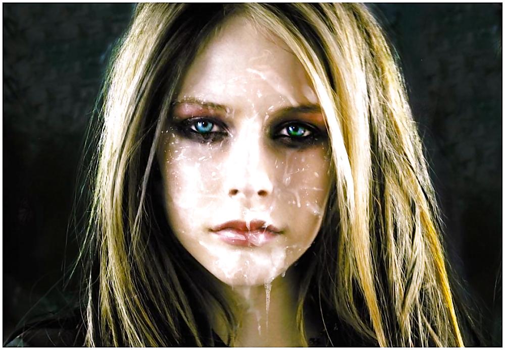 24P Avril Lavigne Nude Fakes