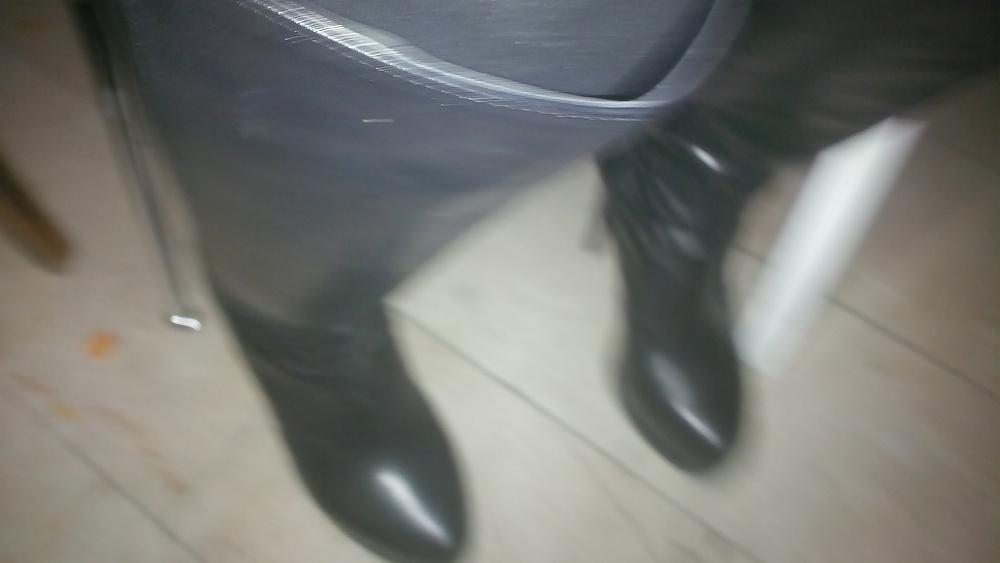 25P LadyMM: Italian Milf in black suite