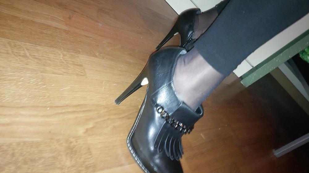 25P LadyMM: Italian Milf in black suite