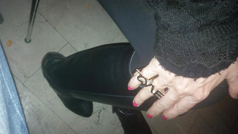 25P LadyMM: Italian Milf in black suite