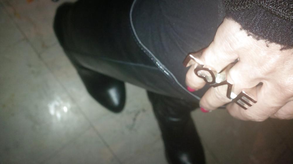 25P LadyMM: Italian Milf in black suite