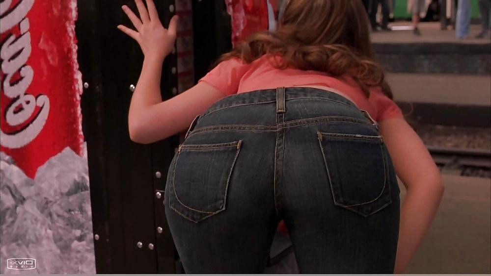 25P Michelle Trachtenberg Nude