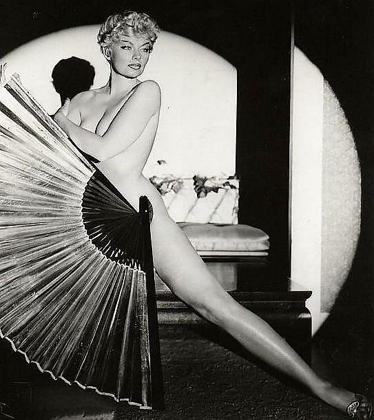 16P Vintage & Retro Girls