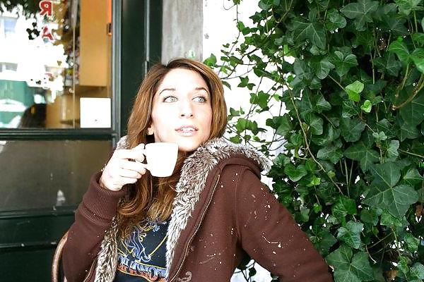 25P Chelsea Peretti - Mojitog
