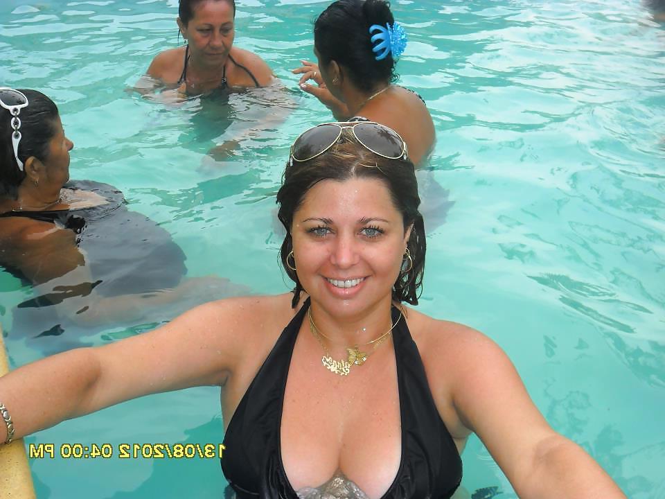 25P Beautiful women Cuban