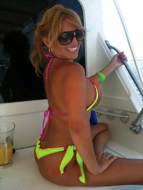 25P Beautiful women Cuban