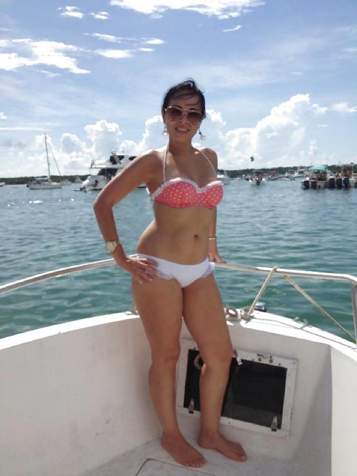 25P Beautiful women Cuban