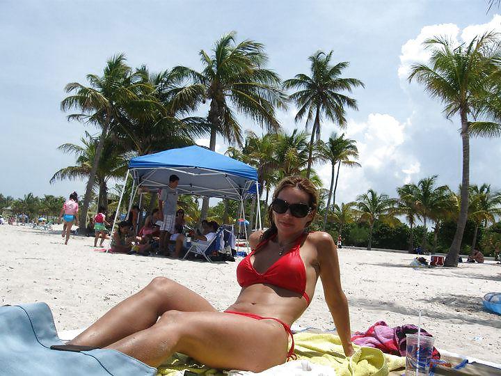 25P Beautiful women Cuban