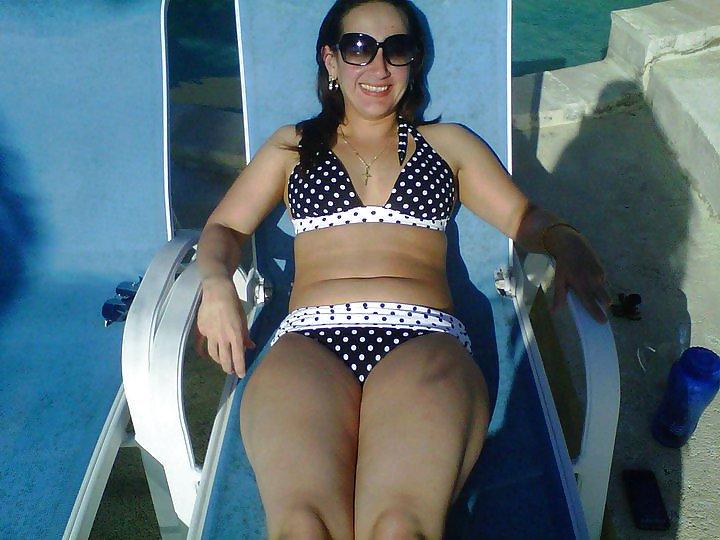 25P Beautiful women Cuban