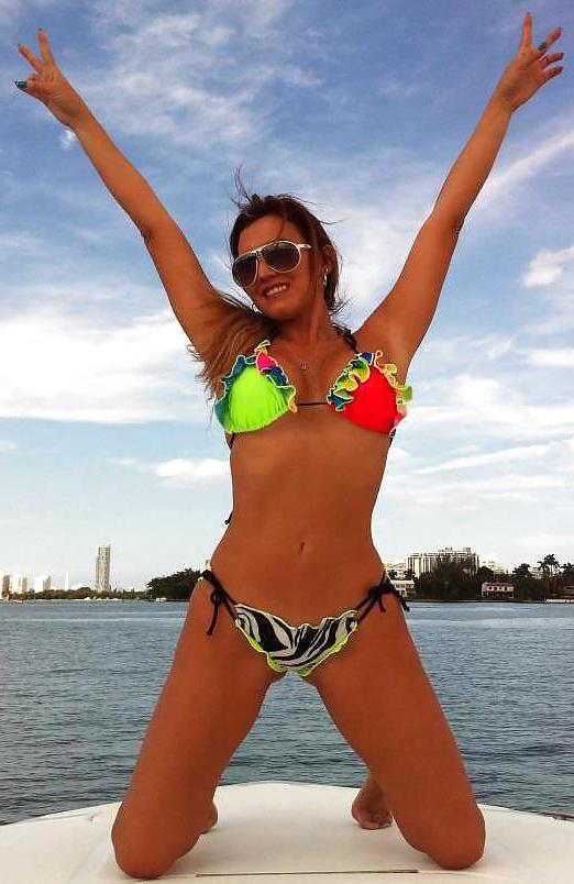 25P Beautiful women Cuban