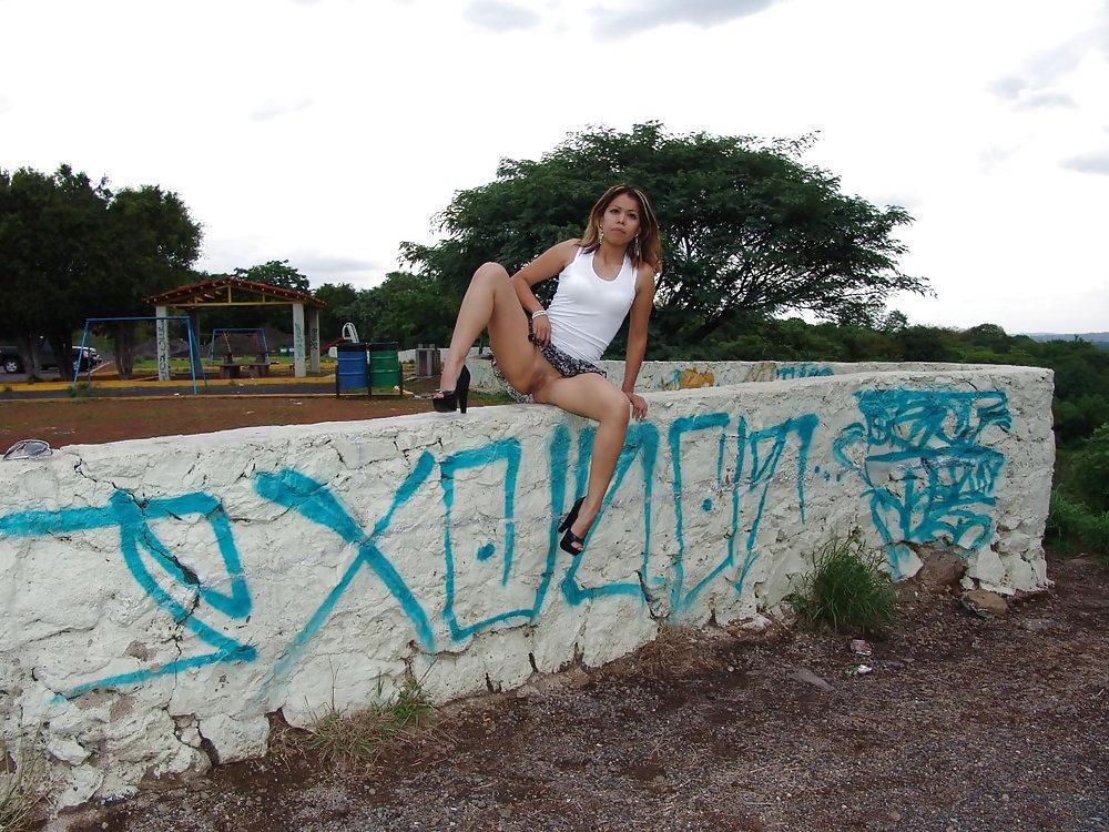 24P Nena exhibicionista y golosa