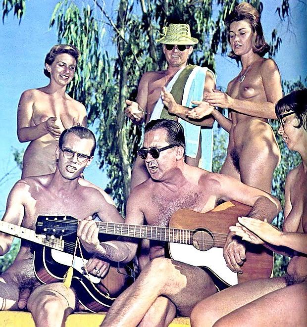 25P Groups Of Naked People - Vintage Edition - Vol. 5