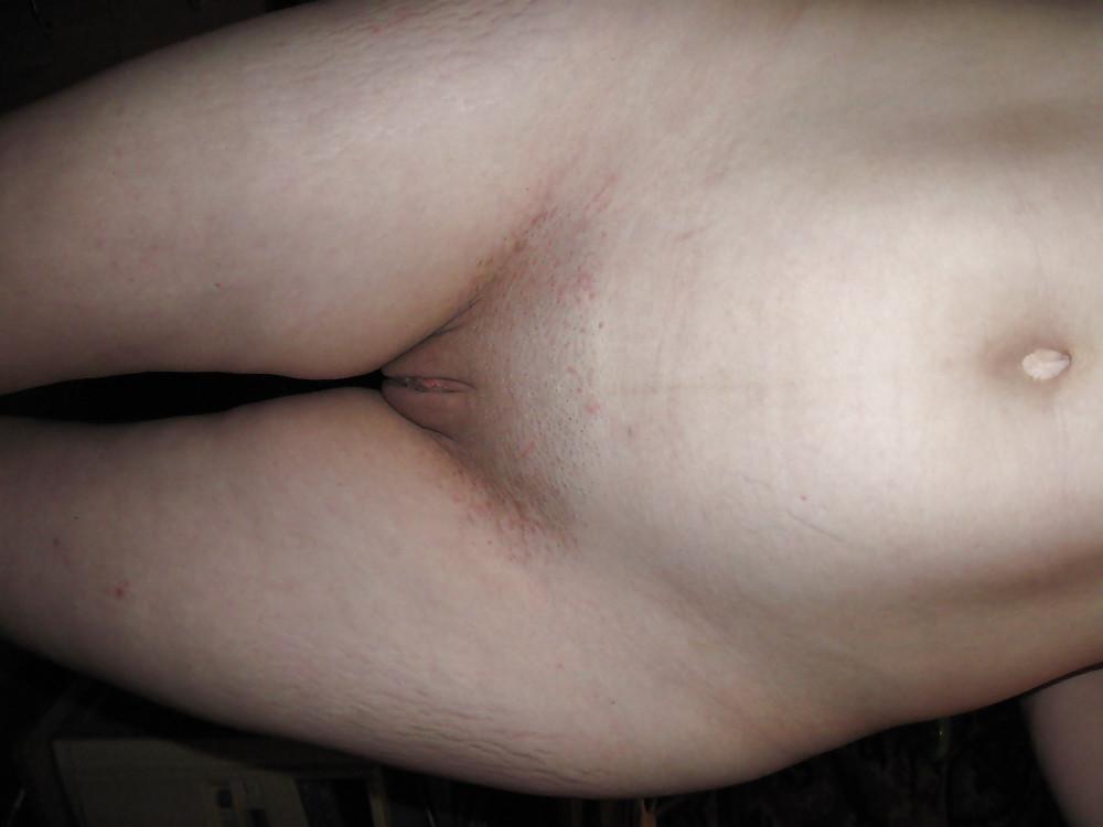20P Lili inserts anal dildo