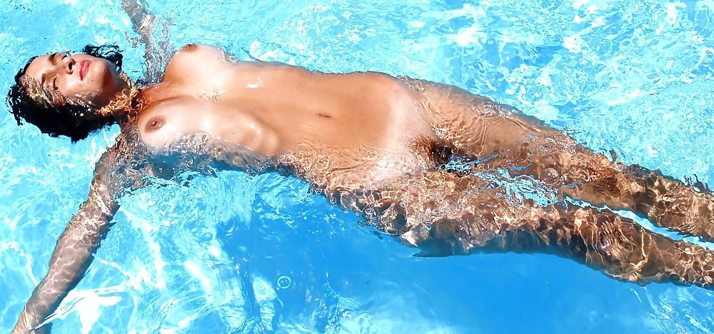 16P Fun at the Pool