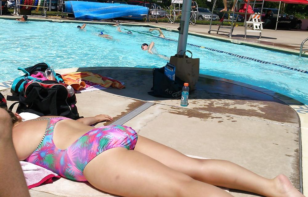 21P Schöne Ärsche im Schwimmbad 5