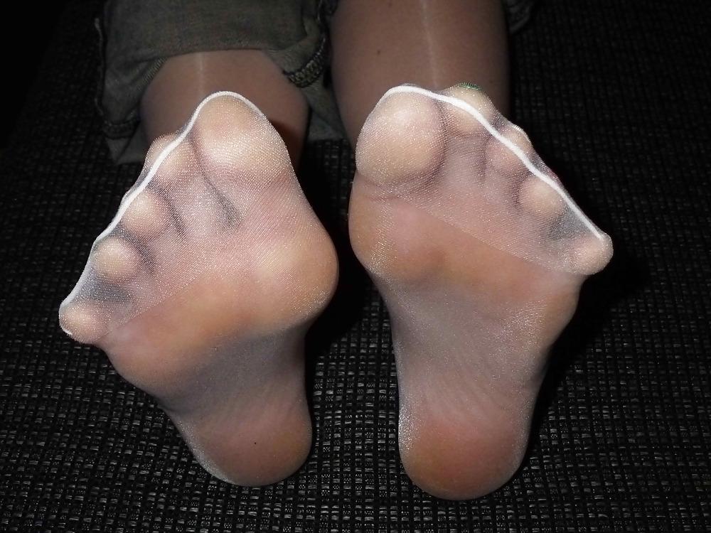 25P For my italian fans with white nylons