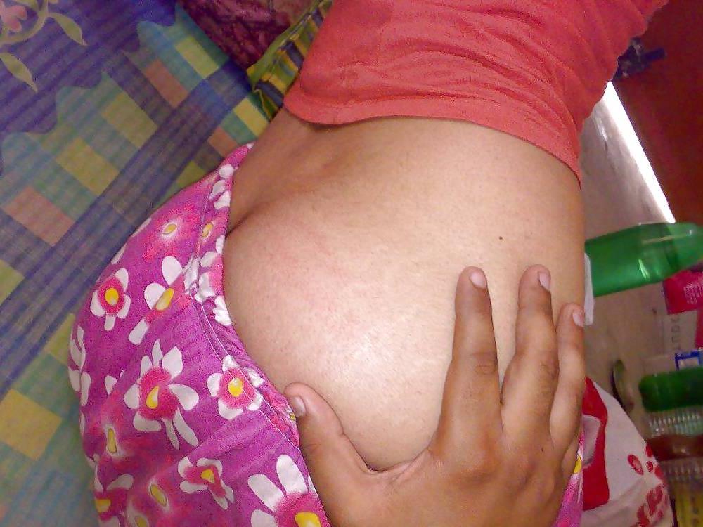 25P Desi girlfriend random clicks by her boyfriend