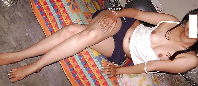 25P Desi girlfriend random clicks by her boyfriend