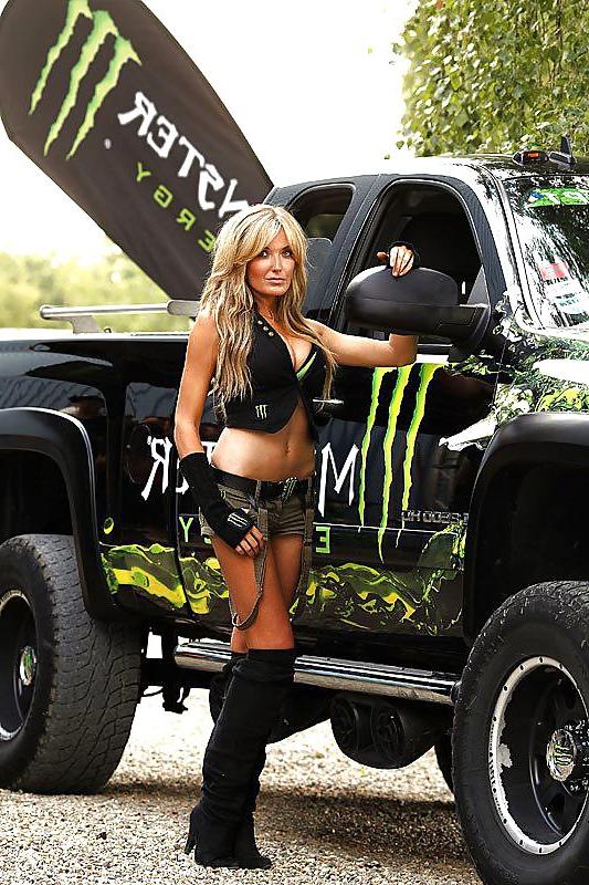 25P Girls with cars 5