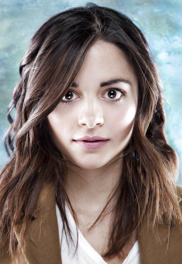 15P Stephanie Leonidas