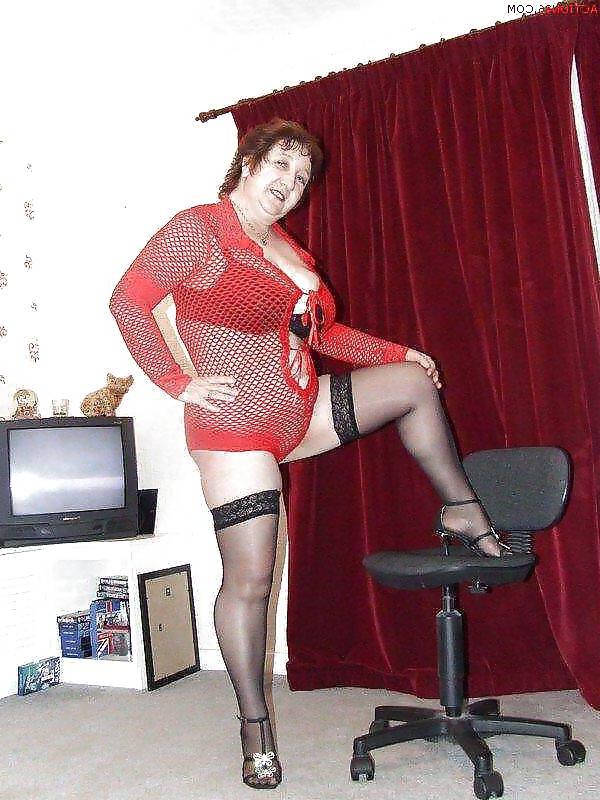 16P BBW and Mature 52 by Searcher1957